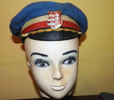 Régi diáksapka iskolai sapka jelvénnyel 2