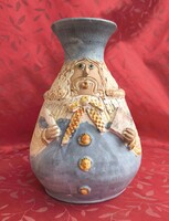 Kiss Roóz Ilona(1920-2010): A király. Nagyméretű díszváza. Jelzett, hibátlan.