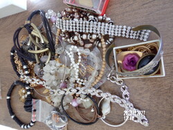 Szuper bizsucsomag érdekes darabokkal