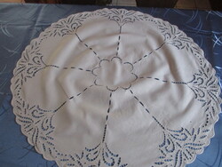 Szép kerek terítő