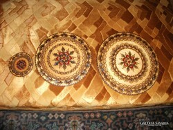 3 DARAB RETRO, RÉGI SZÉP FARAGOTT, FESTETT FA  DÍSZTÁNYÉR NEM HASZNÁLT  , FALRA AKASZTHATÓ