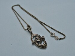 Elegáns antik markazitos magyar ezüstmedál ezüstnyakláncon