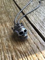 THOMAS SABO ezüst nyaklánc ezüst koronás koponya medállal, fekete cirkónia kövekkel