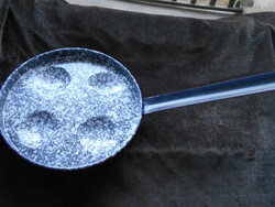 Antik zománcozott tarkedli sütő-soha nem volt használatban HIBÁTLAN , nyél:24 cm, tálrész 21,5 cm