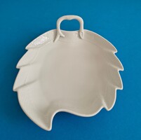 Herendi porcelán, festetlen fehér, levél alakú kínáló tál