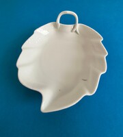 Herendi porcelán, festetlen fehér, levél alakú kínáló tál