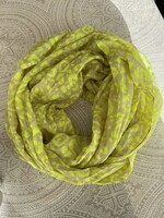 Gyűrt nagyméretű sárga-szürke körsál