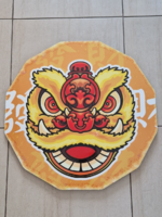 Nagy színes kínai oroszlántáncos maszk, 60x60 cm, falra akasztható.