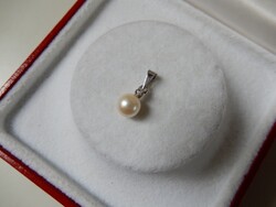 14 karátos fehérarany medál akoya gyönggyel és csiszolt gyémánt kővel