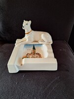 Porcelán hamutál 1938-ból agárfigurával, a kassai dóm ábrázolásával