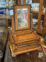 BIEDERMEIER, ANTIK INTARZIÁS FÉSÜLKÖDŐ TÜKÖR, FIÓKOS FA DOBOZ 32 X 18 X 44 CM
