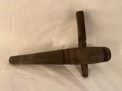 Antik fa hordócsap  28x5 cm, csap 19x4,5 cm