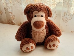 Ülő plüss maci figura MOL Big Nose ülve 26cm puha ölelnivaló