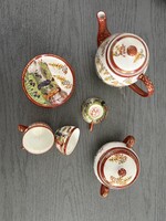 Japán Kutani porcelán teáskészlet (piros-arany festéssel, tájképes jelenetekkel)