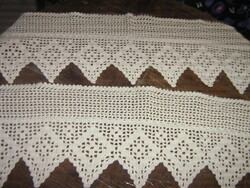 Gyönyörű ekrü horgolt vitrázs függöny vagy polc csík