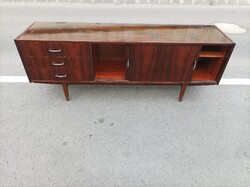 Mid century sideboard, komód, fiókos- tolóajtós amerikai diófurnérral!