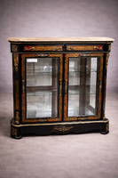 Boulle vitrines szekrény márványlappal