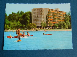 Képeslap - Balaton - O. VIII. 76/741 - Siófok Hotel Balaton, strandolók