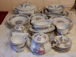 A világon  egyetlen van. Zsolnay  6 személyes,jelzett, zsűrizett  étkészlet, ajándék teáskészlettel