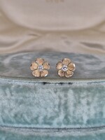 Arany beszúrós-ballonos virág fülbevaló pár brillekkel