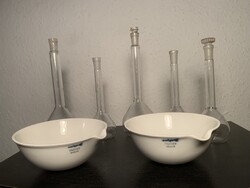 Antik porcelán labor tálak,üveg lombikok