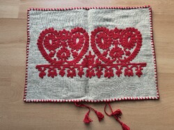 Sosem használt csodaszép Kalotaszegi hímzett díszpárna huzat, piros, 49*36cm