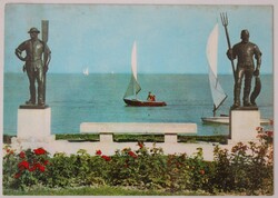 Képeslap, Balatonfüred 1969, Révész és Halász szobor, hajó