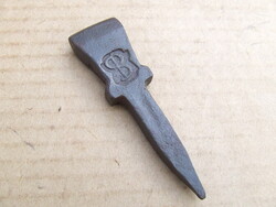 Régi kovácsolt szerszám üllő kaszaüllő