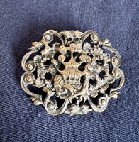 Art Deco keleti stílusú cizellált pagoda mintás fémötvözet bross kitűző