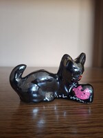 Kerámia grafitmázas cica, macska gombolyaggal.