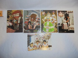 Öt darab postatiszta népviseletes ruhák képeslap együtt - kalocsai, matyó, mezőkövesdi,...
