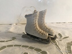 KARÁCSONYFADÍSZ - ÚJ - KORCSOLYA - KERÁMIA - 7 x 7 x 4 cm - CSILLÁMOS - HIBÁTLAN