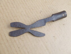 Antik kovácsolt szerszám hernyózó