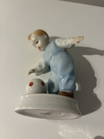 Zsolnay labdázó gyerek