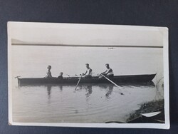 Evezős csónak négy személlyel tavon – sport és kirándulás 1930-as évek