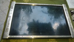 Ezüstözött nagyméretű tálca golyólábakon, remek ötvösmunkával fekete lakk falappal 56x35x4,5 cm