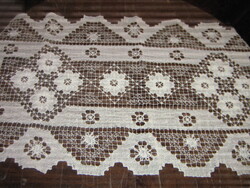 Csodaszép szecessziós stílusban készült fehér kézimunka csipke terítő futó
