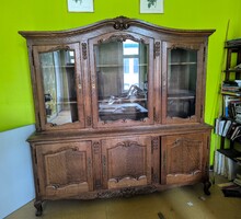Neobarokk emelvényes tálaló,szekrény,vitrin.