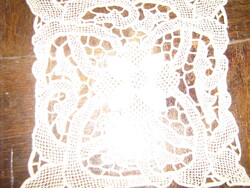 Csodaszép varrt csipke point lace kisterítő