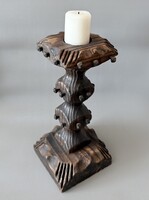 Faragott brutalista stílusú fa gyertyatartó kovácsoltvas szegekkel / 27 cm