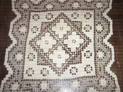 Csodaszép szecessziós stílusban készült beige kézimunka csipke terítő