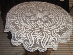 Gyönyörű barokk mintás hófehér kerek csipke terítő