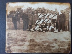 Régi fotó Falusi futballcsapat átlós csíkos mezben – Magyarország – 1930-as évek