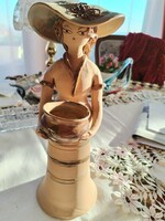 Kerámia lány korsóval