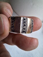 10 karátos arany és 925-ös ezüst gyűrű Zafír kövekkel.