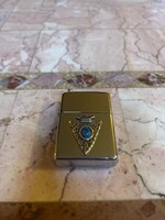 Vintage Zippo öngyújtó – 1996 – türkiz kő díszítéssel