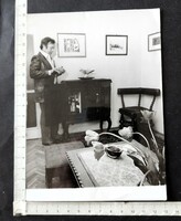 Cca. 1970 MÁRKUS LÁSZLÓ SZÍNMŰVÉSZ PRIVÁT LAKÁSÁBAN KÉSZÜLT KORABELI EZÜSTZSELATIN FOTÓ FÉNYKÉP