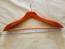 Fa vállfa 05 - masszív ívelt fábol készült fém kampóval 45cm