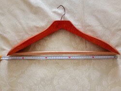 Fa vállfa 07 - masszív ívelt fábol készült fém kampóval 46,5cm