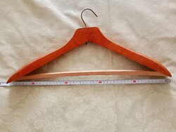 Fa vállfa 08 - masszív ívelt fábol készült fém kampóval 46,5cm